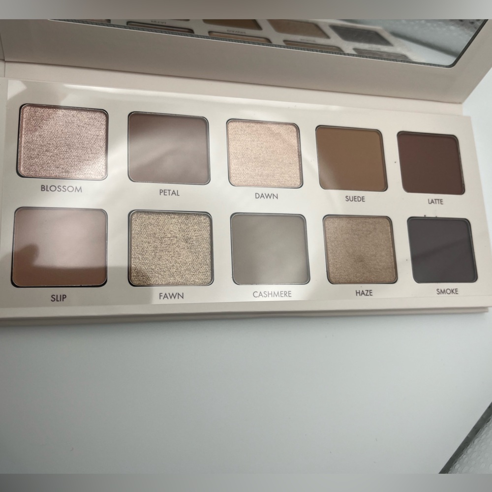 🔴 SOLD 🔴 🆕 Wander Beauty In Neutral Eyeshadow Palette